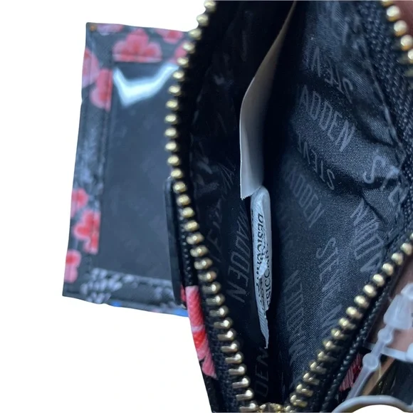 Steve Madden Bhayden card case - Picture 4 of 8